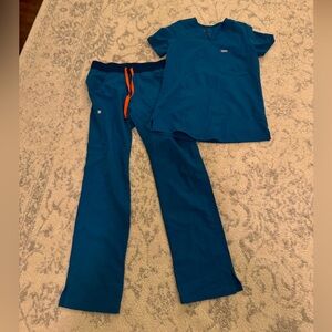 Figs blue top xs and xs pants women’s scrubs